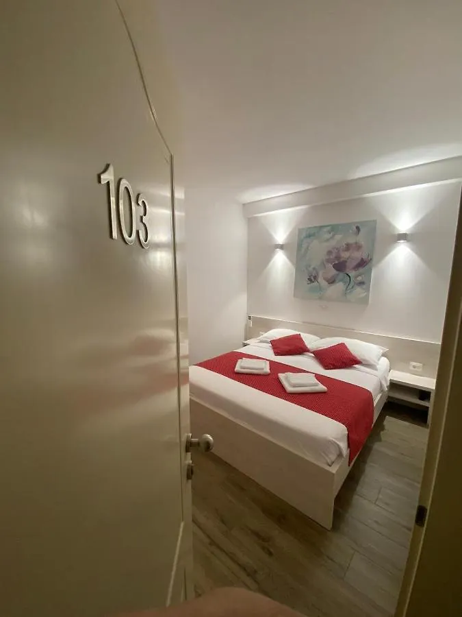 B&B L.D Pula 3*,