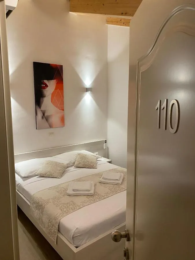 B&B L.D Pula 3*,